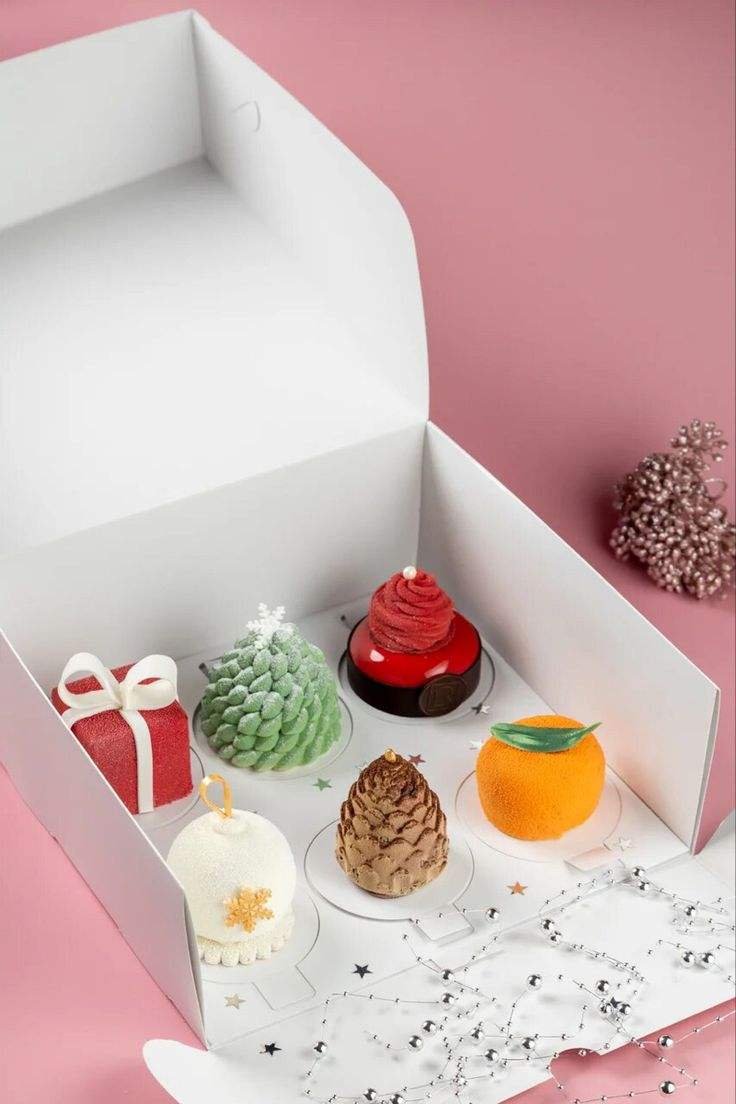 Cake and Panettone Box view 3