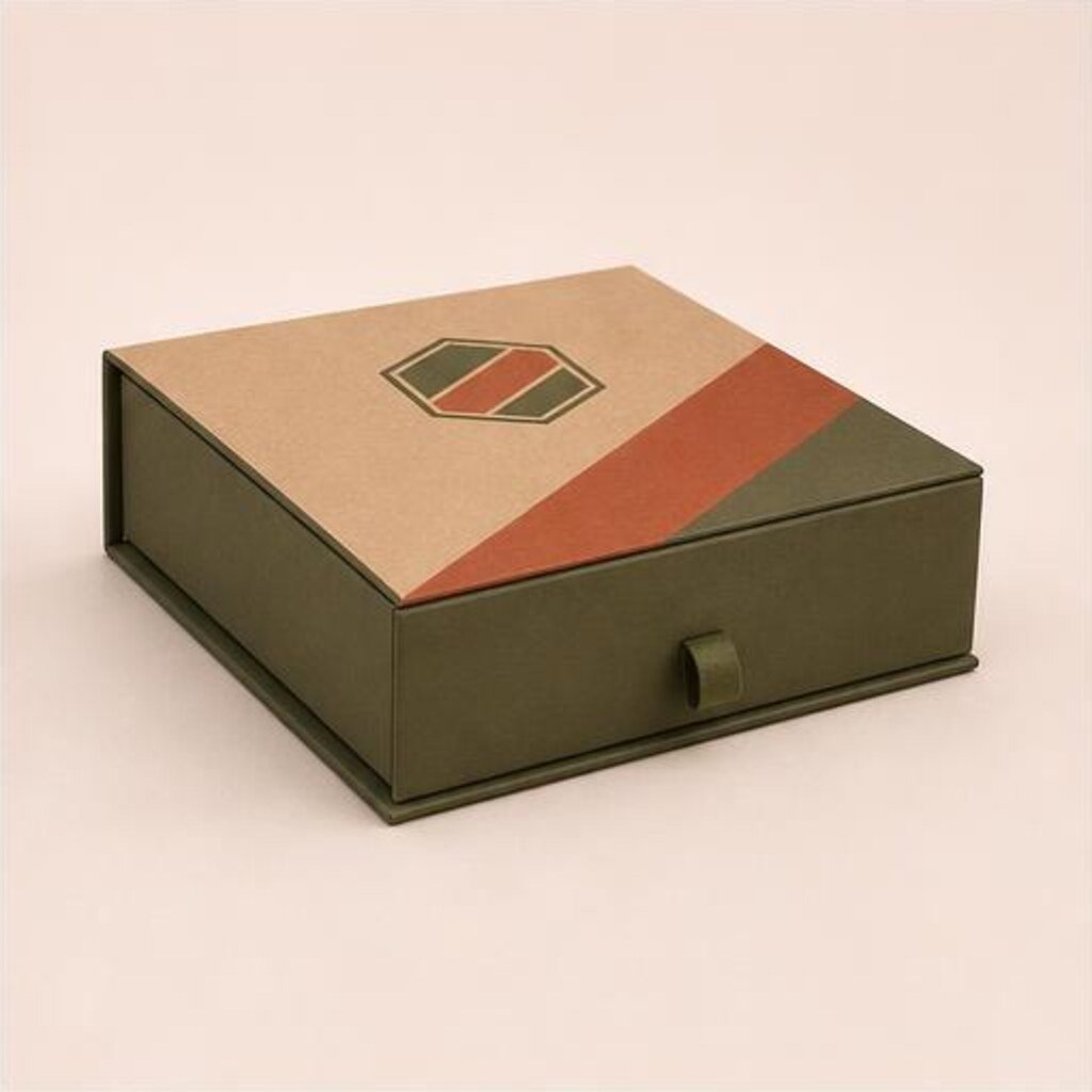 Box With Magnetic Lid