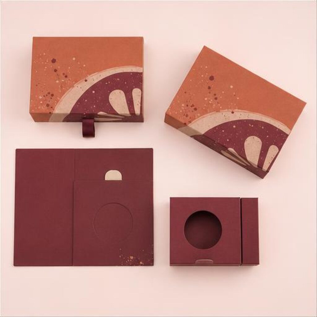 Magnetic Box With Ribbon